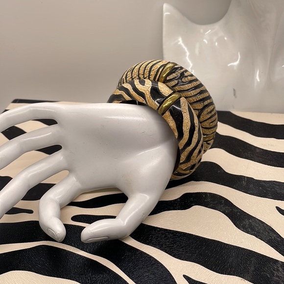 2 Wooden Bracelets Animal Print - Picture 6 of 6